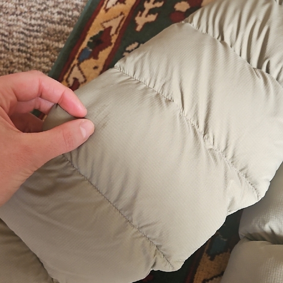 Filson Down Hooded Puffer Jacket in Light Sage - Picture 5 of 10